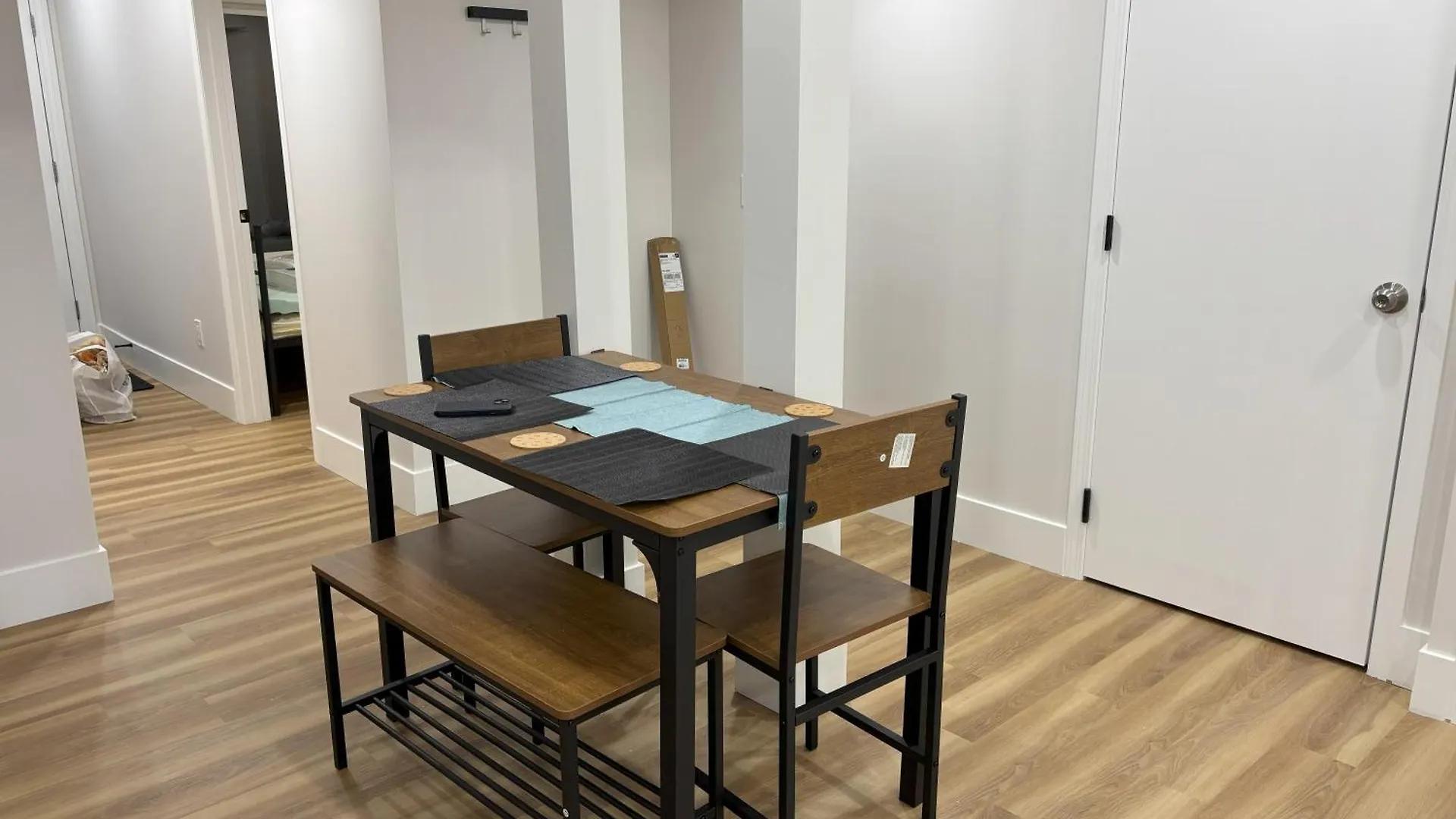 Valleyhut - Private 2 Bedrooms 1 Bathroom Walkout Basement Apartment Калгари