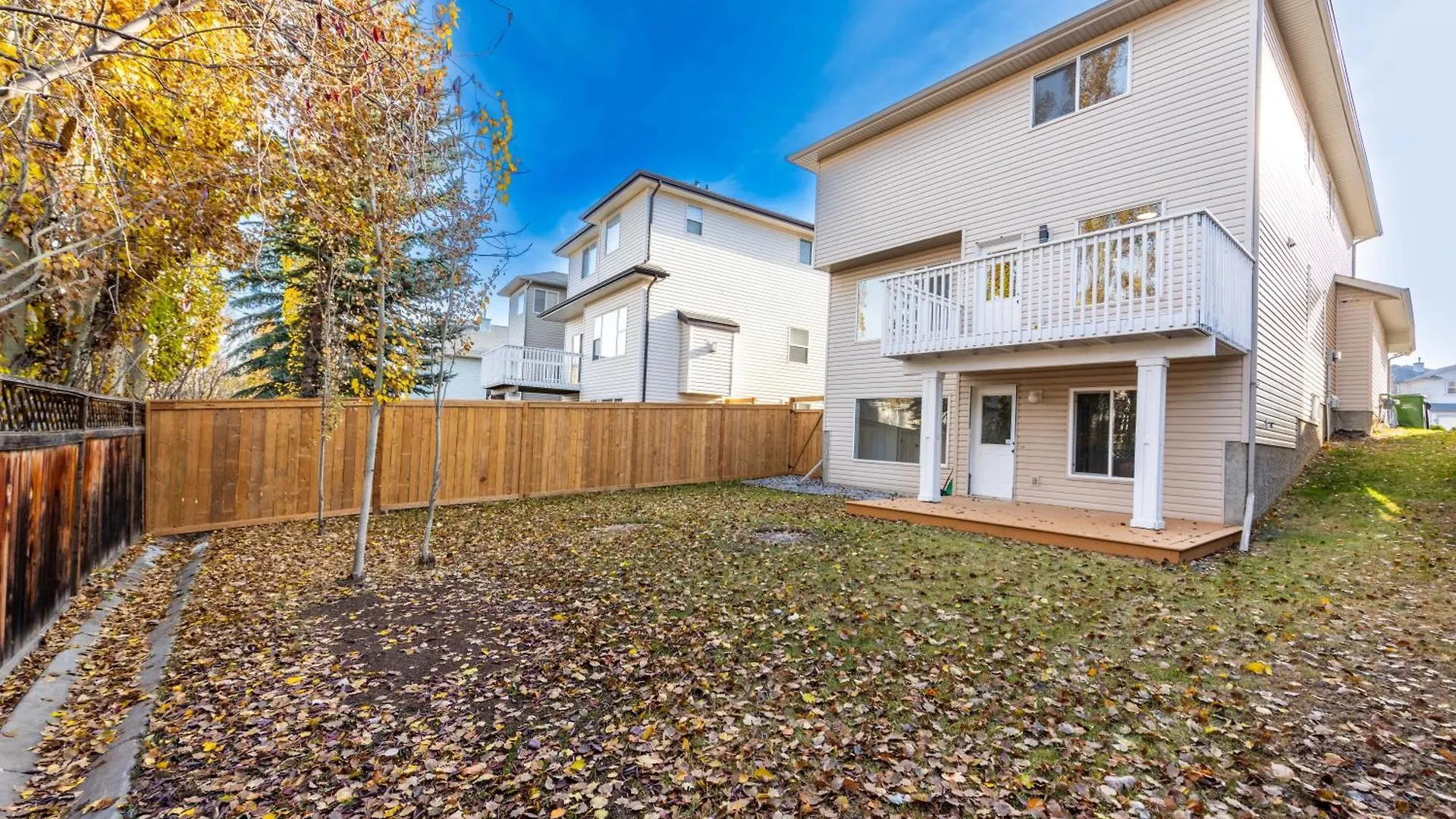 Valleyhut - Private 2 Bedrooms 1 Bathroom Walkout Basement Apartment Calgary
